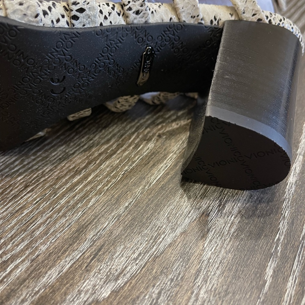 New In Box-Vionic Snakeskin Print Heels🐍 - Picture 4 of 4